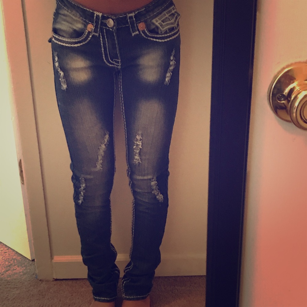 TRUE RELIGION STRESSED JEANS
